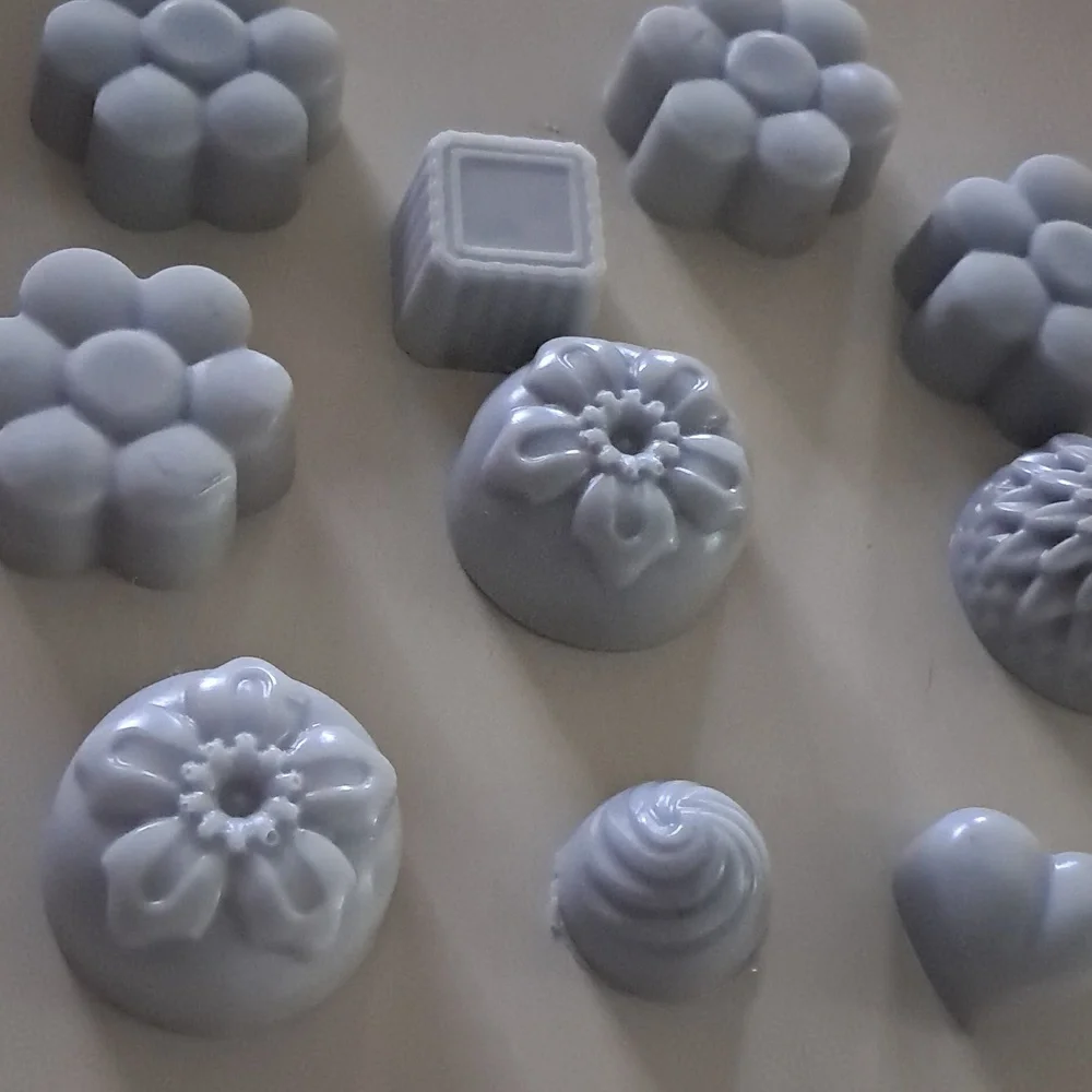 Hand crafted 10 each Lavender Goat's Milk Soap Minis NWT - Picture 2 of 2